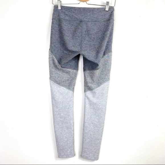 Outdoor Voices 3/4 Tri-tone Color Leggings in White with Gray - Picture 4 of 8